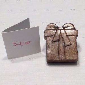 thirty-one Wood Present Close to Home Celebration Icon